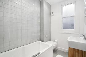 2 bedroom Flat for s...